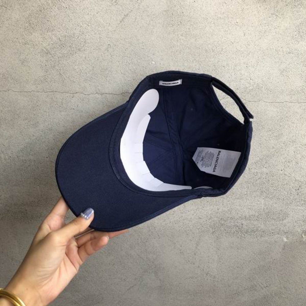 Ba*len*cia*ga hat